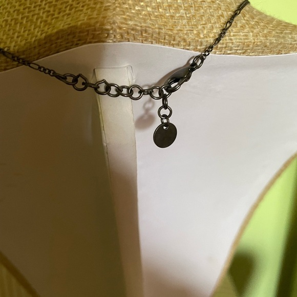 Beautiful Kenneth Cole fringe necklace with faceted violet beads and cats eye - Picture 7 of 8